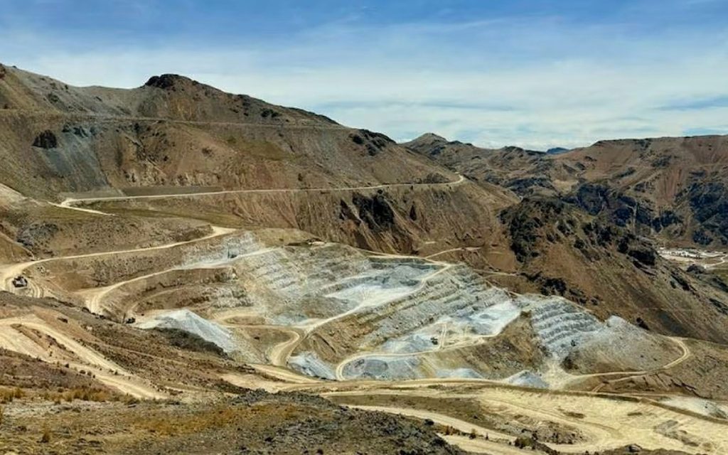endeavour-huachocolpa-uno