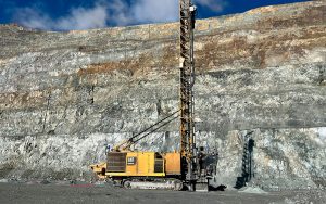 perforadora-autonoma-cat-toromocho-peru