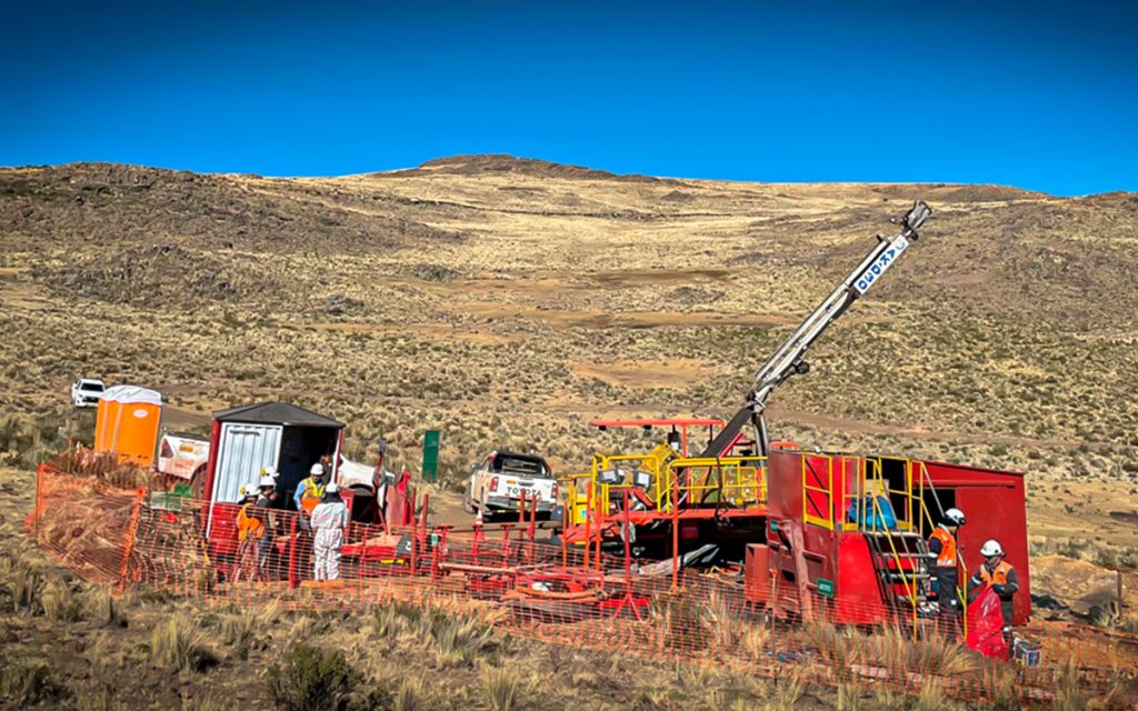 coppernico-metals-proyecto-sombrero-cobre-oro