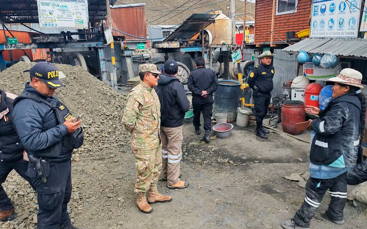 ejercito-del-peru-mineria-ilegan-la-rinconana-puno