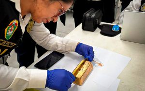 fiscalia-incautan-barra-de-oro-mineria-ilegal-india