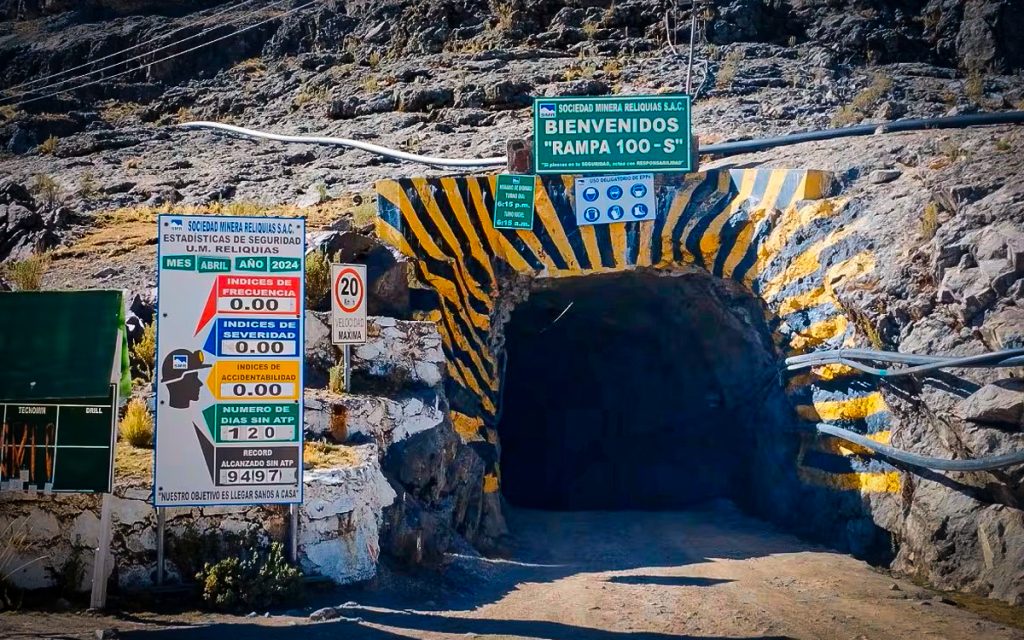 silver-mountain-mina-reliquias