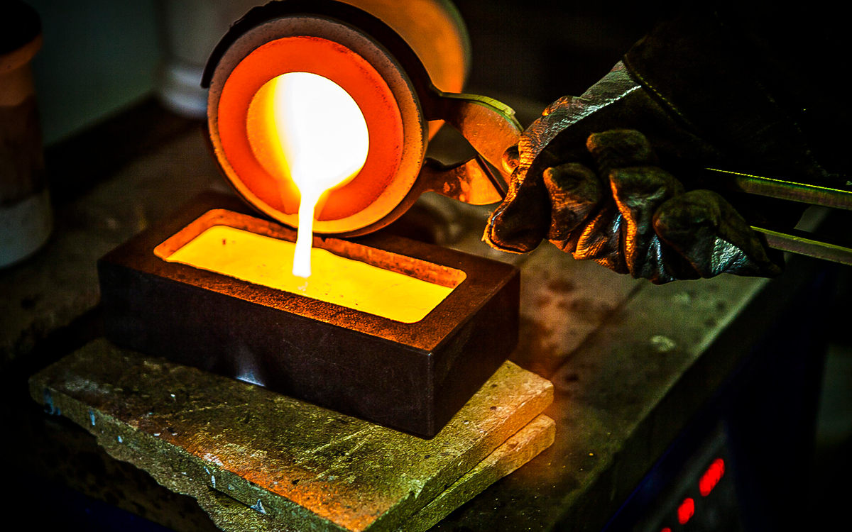 soleil-minerals-oro-artesanal