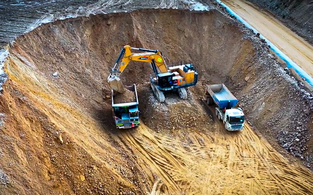 summa-gold-corp-excavadora-la-libertad