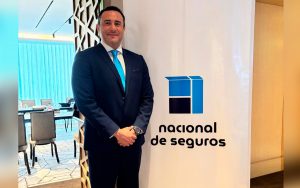 Hugo Cavassa Casalino, Gerente General, Nacional de Seguros Perú