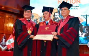 Jimmy-Pflücker-Pinillos-es-reconocido-como-Doctor-Honoris-Causa-en-Trujillo