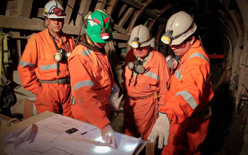 El empleo minero en Perú alcanzó 282,520 trabajadores en abril de 2026 y registró un crecimiento interanual de 9.9%, según el MINEM.