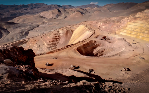Chinalco compra Minera Hampton Perú y toma control del proyecto Los Calatos en Moquegua.