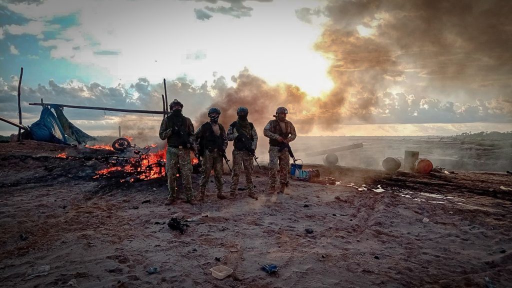 Operativo de las Fuerzas Armadas y la PNP contra la minería ilegal en Madre de Dios