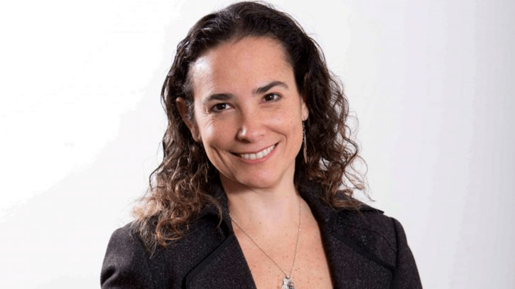 Pamela Antonioli, gerente general del Hub de Innovación Minera del Perú, durante una entrevista sobre innovación minera y competitividad.