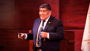 Rómulo Mucho expone sobre tierras raras y minerales críticos en el Perú.