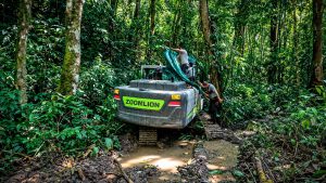 Huánuco: excavadora de más de S/ 200 mil destruida durante operativo contra la minería ilegal.