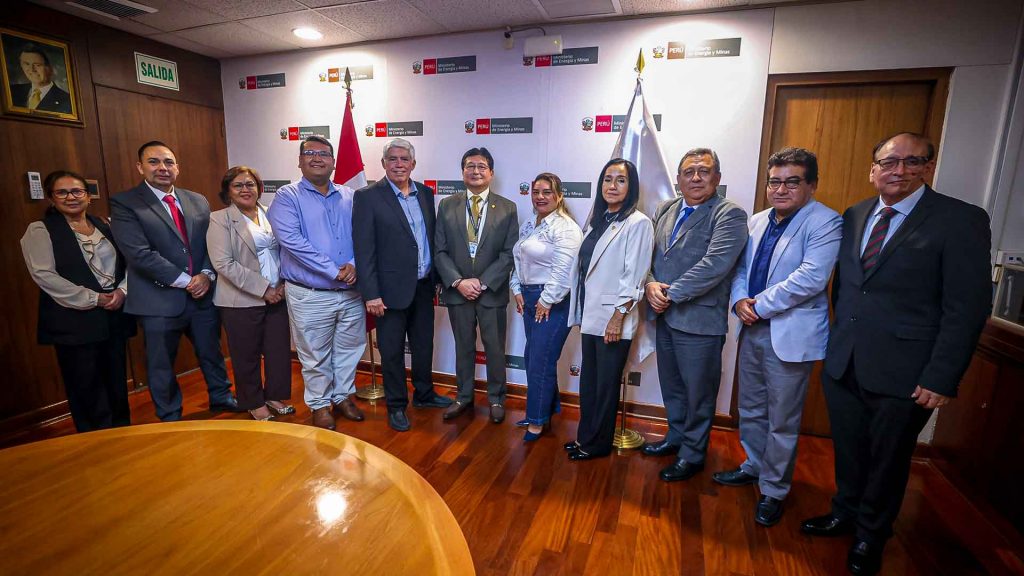 Guillermo Shinno se reunió con autoridades de Loreto para impulsar el abastecimiento de combustibles y proyectos de electrificación.