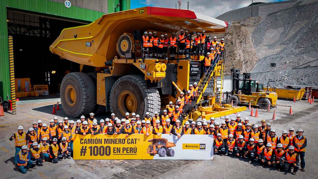 Ferreyros entrega a Antamina el camión Caterpillar número 1,000 en Perú