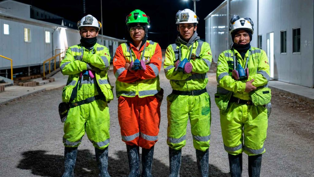 Ruta Minera conecta capacitación y empleo para jóvenes de comunidades vinculadas a Hochschild Mining