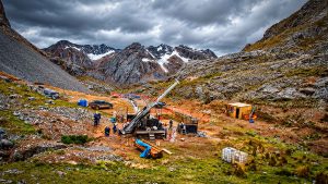 Trabajos de exploración minera en el proyecto Madre Sierra de Titiminas Silver, en Junín.