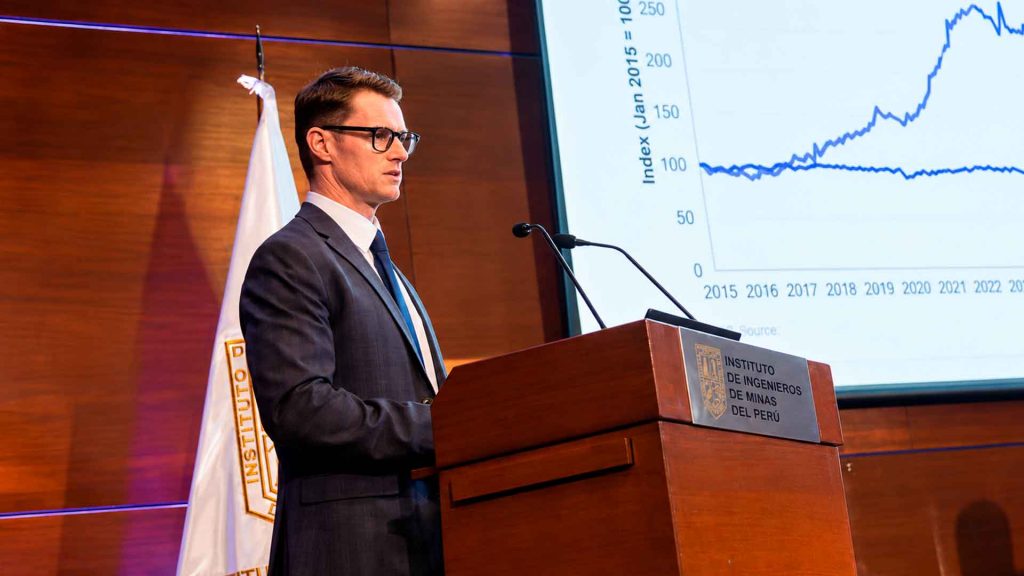 Wood Mackenzie prevé mayor inversión en inteligencia artificial y oportunidades para minerales críticos