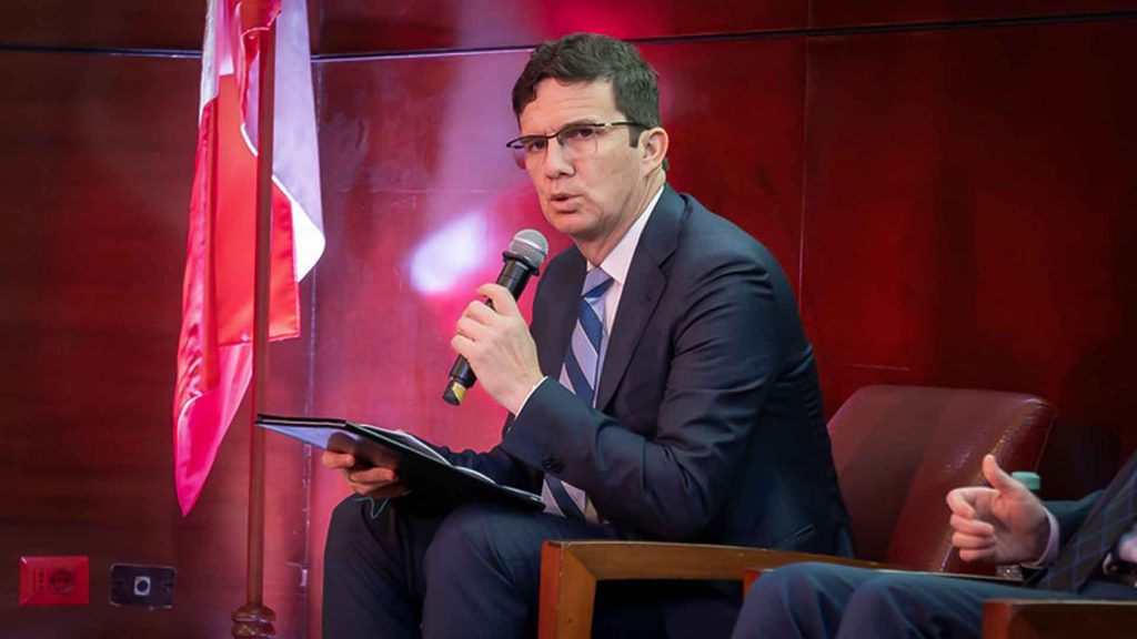 Miguel Incháustegui, presidente de Rumbo a PERUMIN, aborda el impacto económico potencial de la formalización minera en Perú.