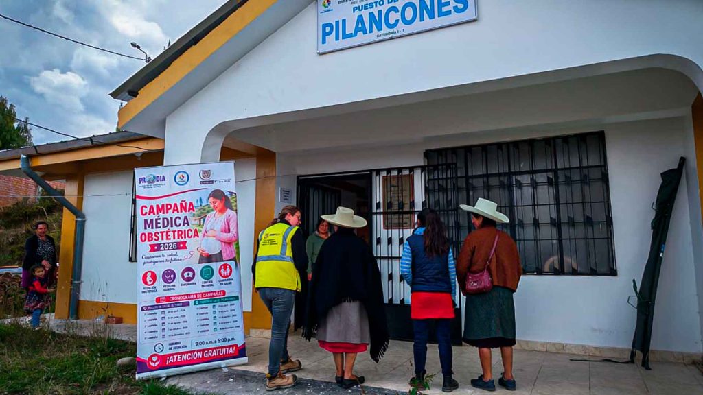 Personal de salud brinda atención médica durante campaña de Gold Fields cerca de Cerro Corona