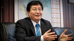 Guillermo Shinno, ministro de Energía y Minas, anuncia medidas para reducir los trámites mineros e impulsar las inversiones en Perú.