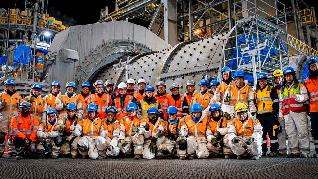 Molino de bolas de la planta de procesos de Minera Chinalco Perú, donde culminaron los trabajos de reemplazo de dos equipos de molienda.