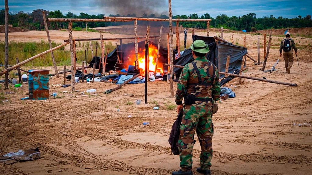 Equipos utilizados para la minería ilegal intervenidos por la PNP en Madre de Dios
