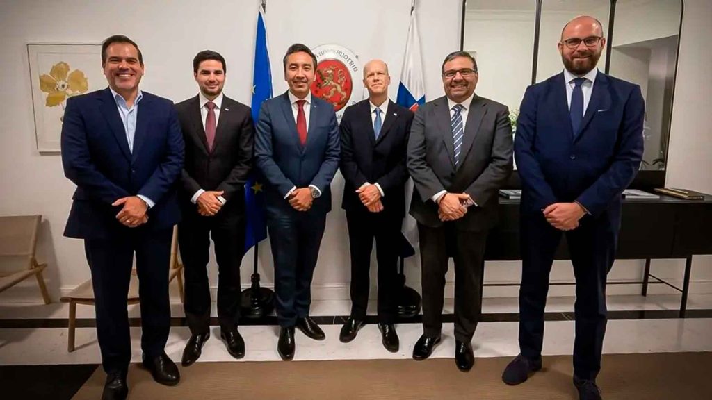 Representantes de Metso y la Embajada de Finlandia dialogan sobre el desarrollo de la minería peruana.