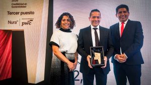 Raúl Farfán de PetroTal durante el reconocimiento del ranking Nura de sostenibilidad