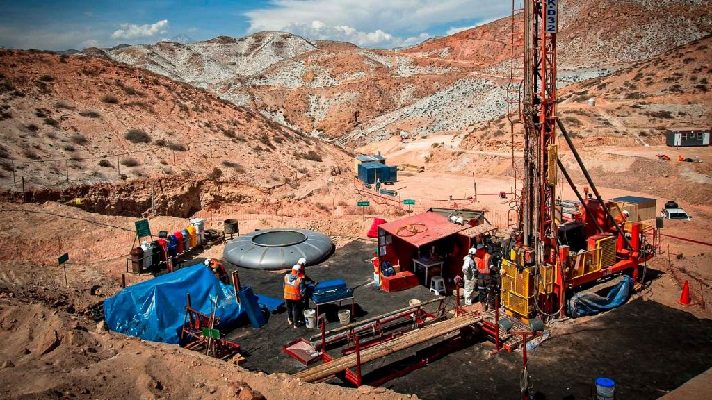 Perforadora utilizada en las labores de exploración de cobre del proyecto Elida de Element 29 Resources en Perú.