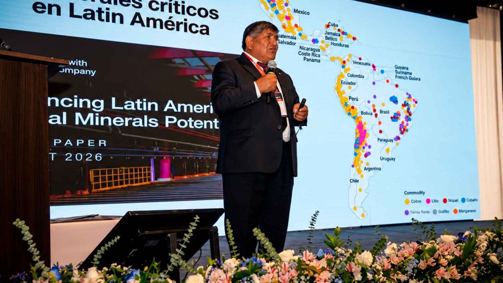 Rómulo Mucho durante una conferencia sobre minería y demanda de cobre