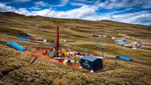 Mapa geológico del proyecto Ayawilca de Tinka Resources, con ubicación del depósito de plata Colquipucro y zonas mineralizadas.